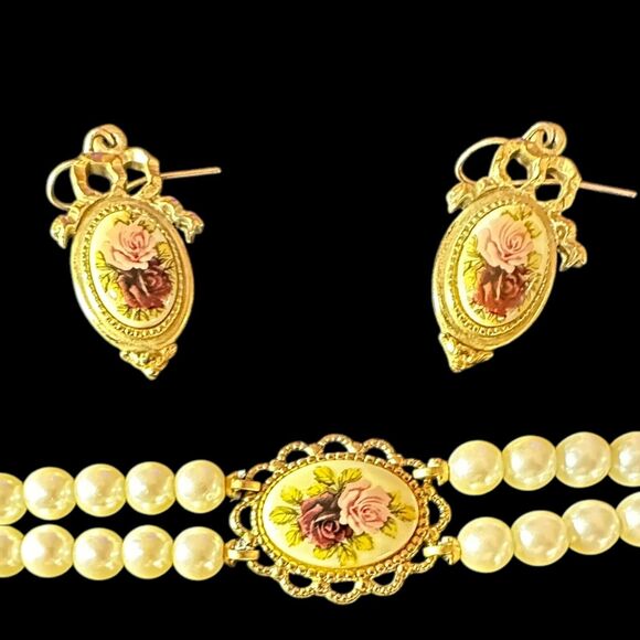 Vintage Victorian Style Floral Faux Pearl Bracelet W/ Matching Earrings - Picture 3 of 15